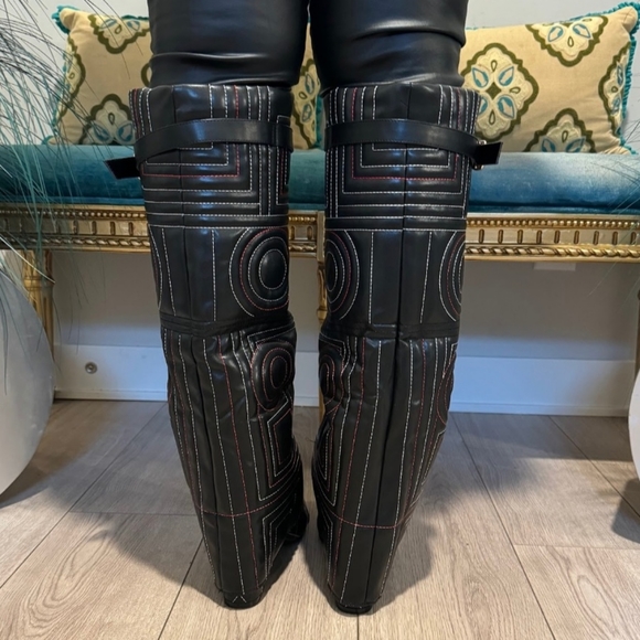 Boots - Picture 4 of 8